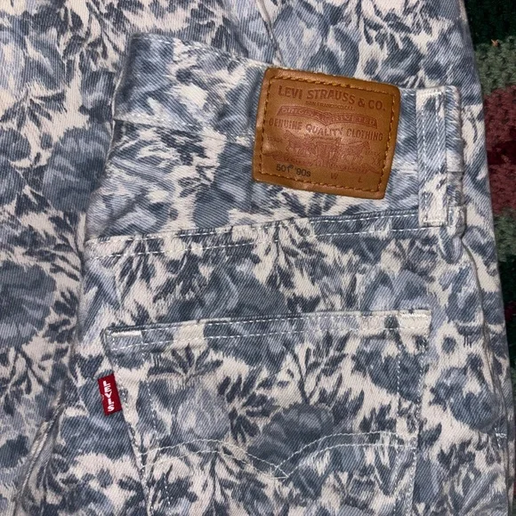Levi’s 501 90s Floral Jeans - Picture 3 of 6